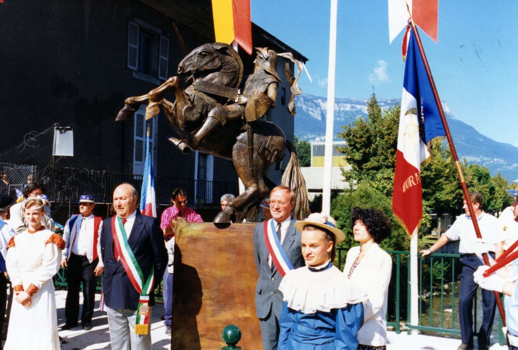 1993 5 9 20^ anniversario gemellaggionuova statua